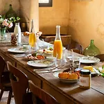 Couette-café Prieuré Saint-nicolas - Les Maisons 4*